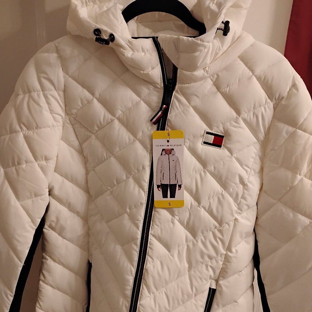 Tommy Hilfiger NWT White Puffer & pouch                   Size small